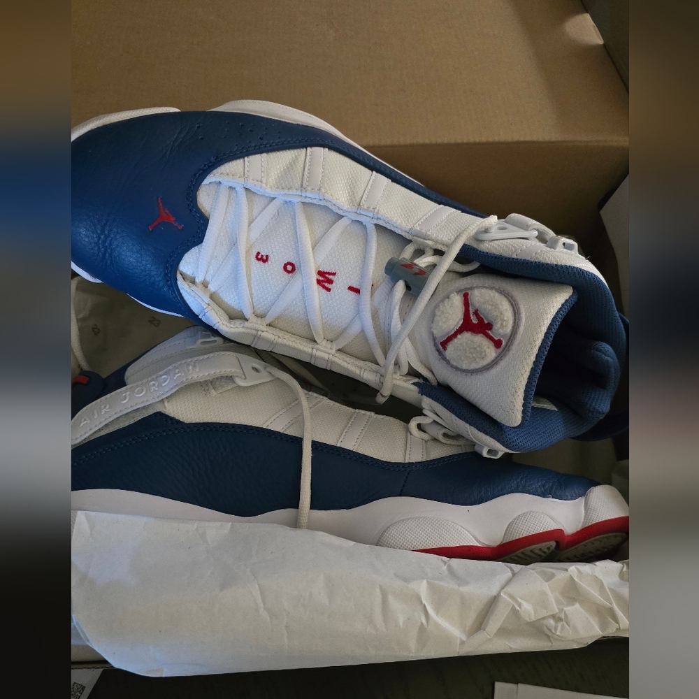 Mens basketball shoes